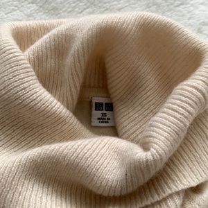 🇯🇵Uniqlo Cashmere turtleneck sweater -XS
